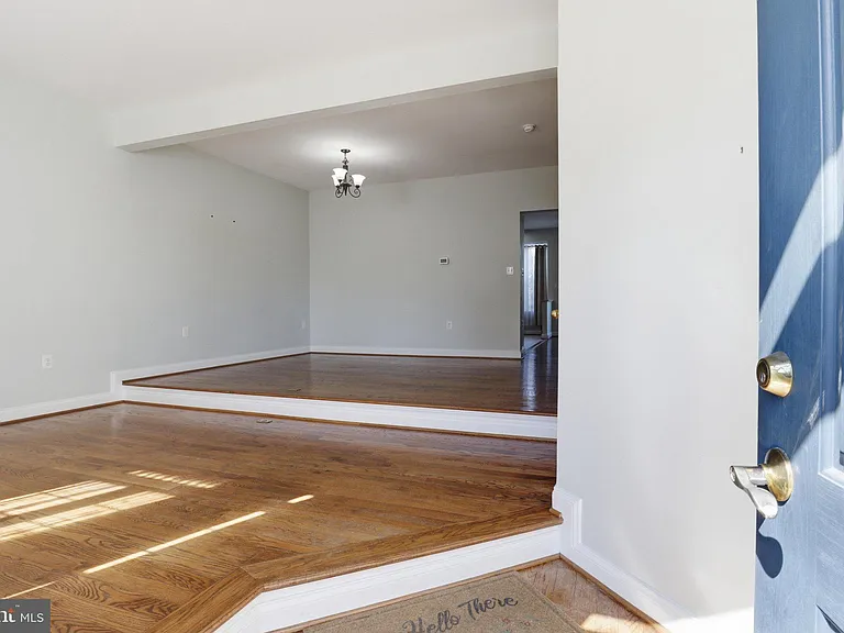 915 Buttonwood Ter NE — Photo 6