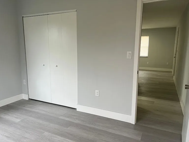 St George Apartments — Photo 23