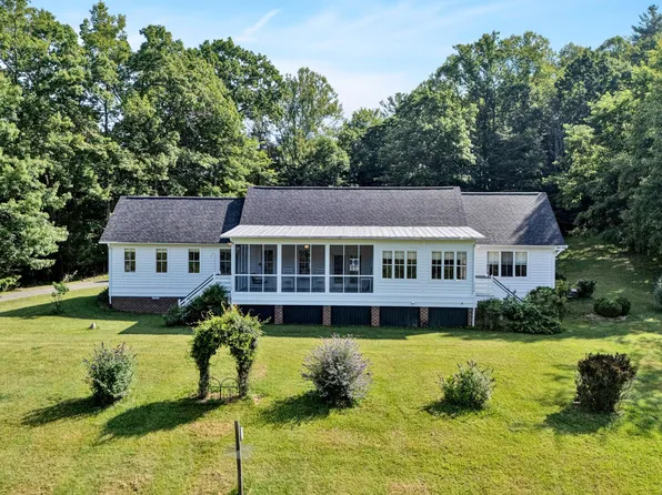 6820 Dawnwood Rd, Roanoke, VA 24018