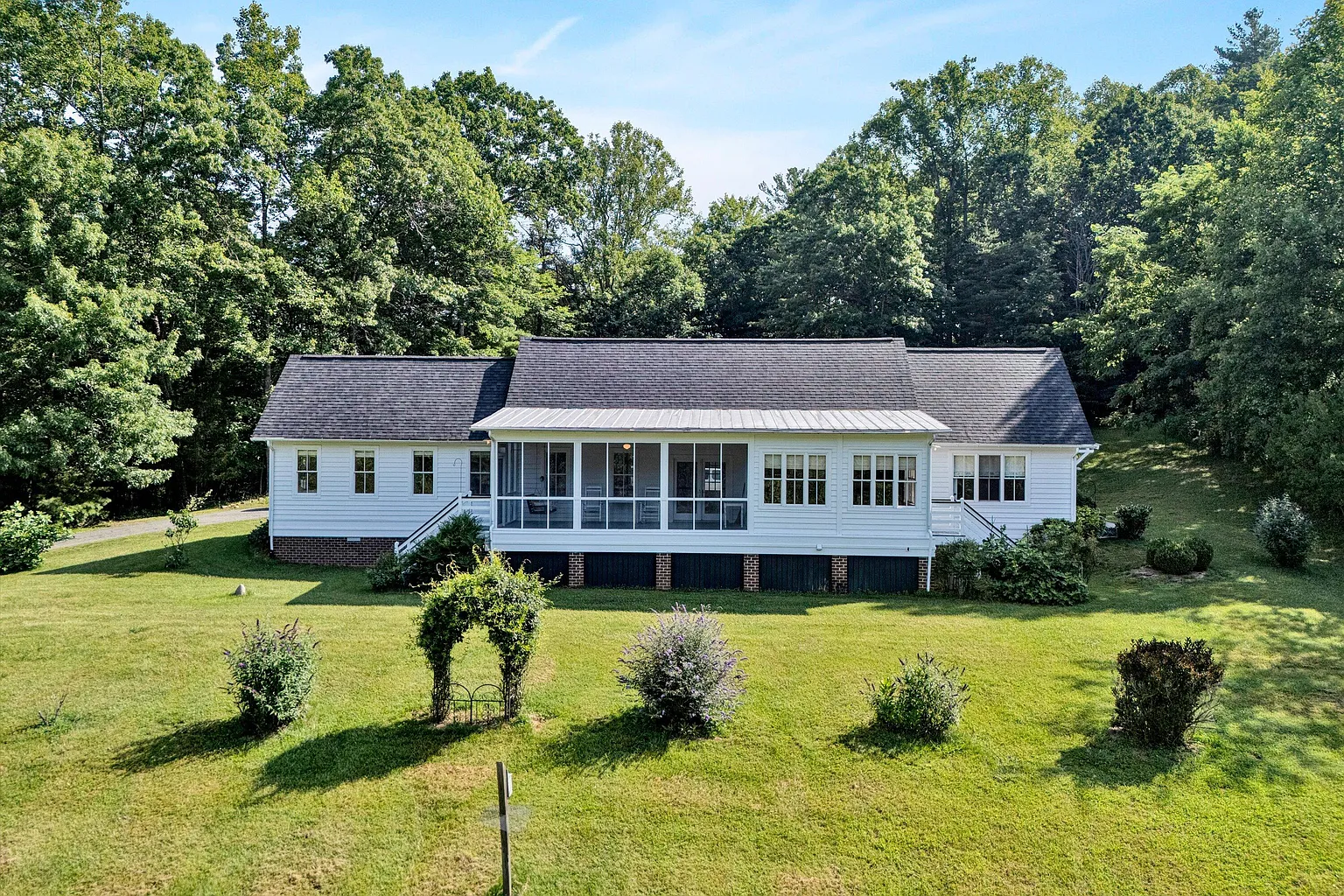 6820 Dawnwood Rd photo 1