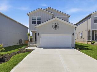 711 Glenn Cir, Raymore, MO 64083