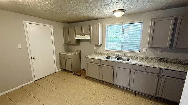 3 bed, 1.5 bath, 1152 sqft, $1,585 — Photo 4