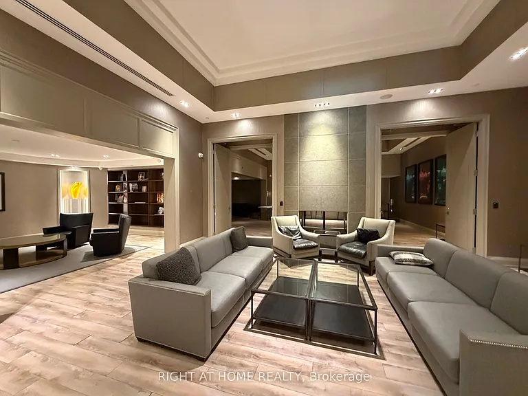 111 Champagne Ave S #309 — Photo 4