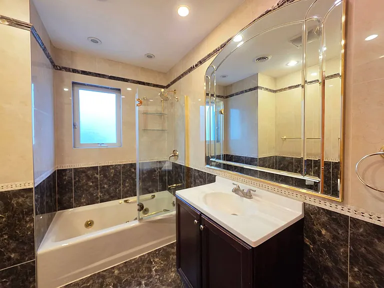 11 Rochelle Pl — Photo 8
