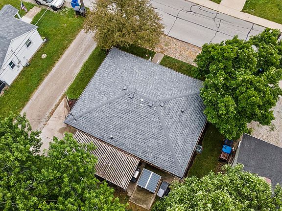 5th image of 110 S Oak St