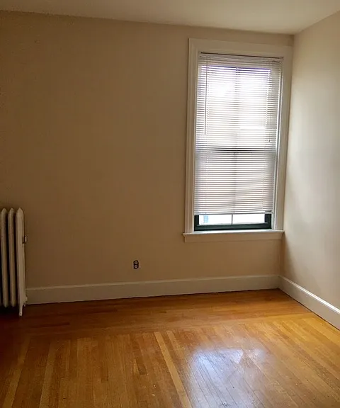 322 Broadway — Photo 9