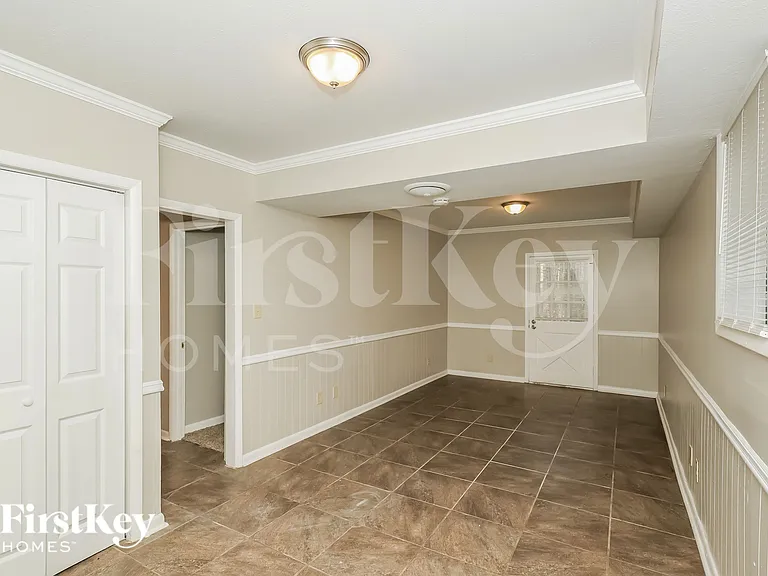335 Sharon Dr — Photo 12
