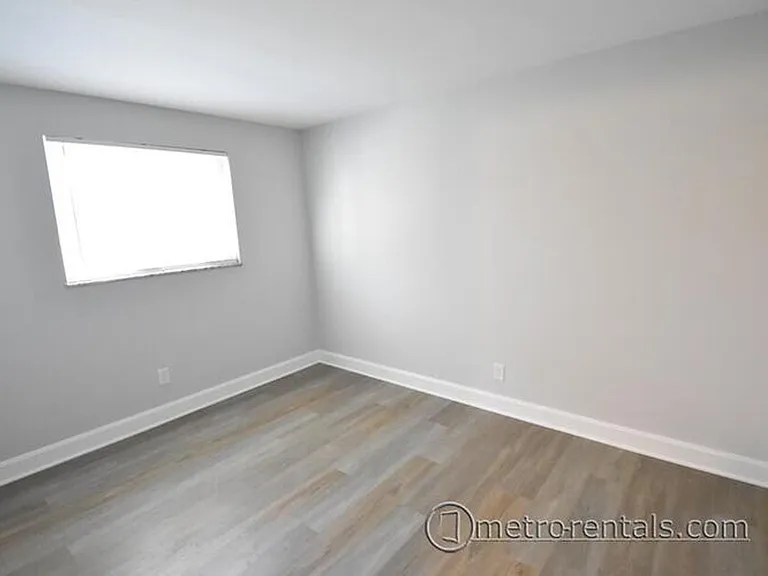 518 Oakland Park Ave — Photo 9