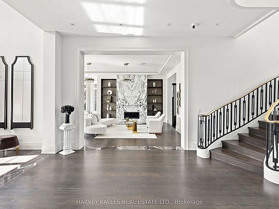 5th image of 126 Sandringham Dr