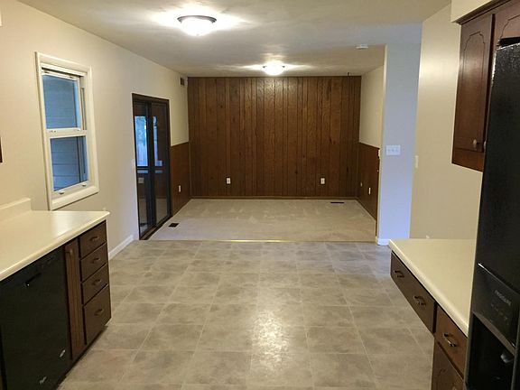 Dining Area and Kitchen 03