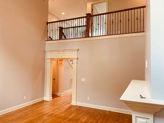 4th image of 689 Turnbo Dr