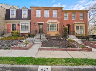 4814 Treasure Ct, Fairfax, VA 22032