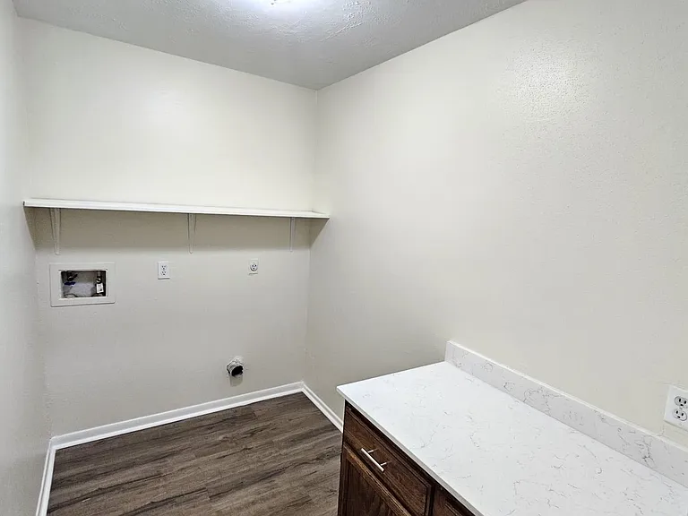 10303 Old Towne Ln — Photo 6