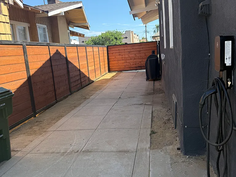 2255 W 29th St — Photo 36