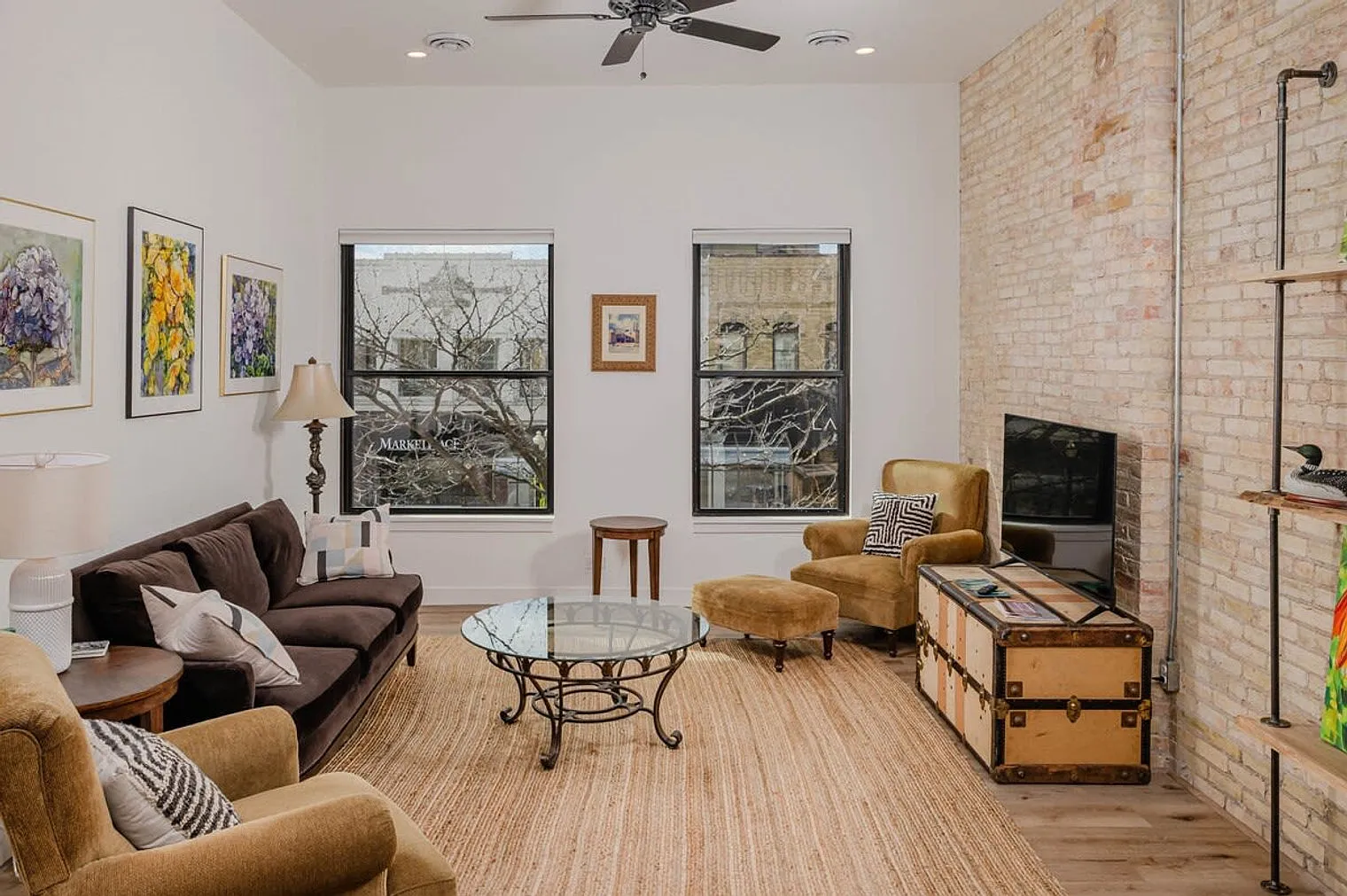 1 bed, 1.0 bath, 699 sqft, $1,735 — Photo 2