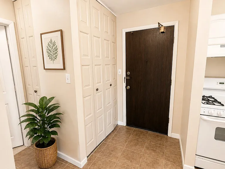 1 Oak Creek Dr #1302 — Photo 10