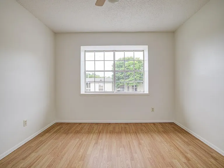 1717 E Lindsey St — Photo 28