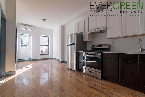 Rented by Evergreen Apartments BK | media 40