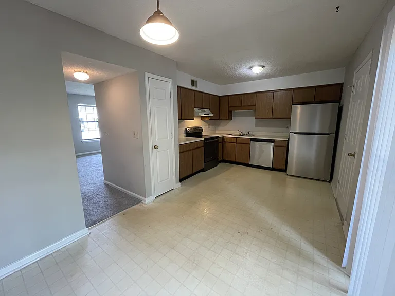 2430 Woodstock Ave — Photo 4