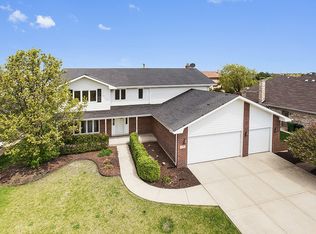 8556 Hollybrook Ln, Tinley Park, IL 60487