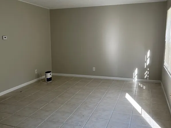 420 E Mill St #B, Warrensburg, MO 64093