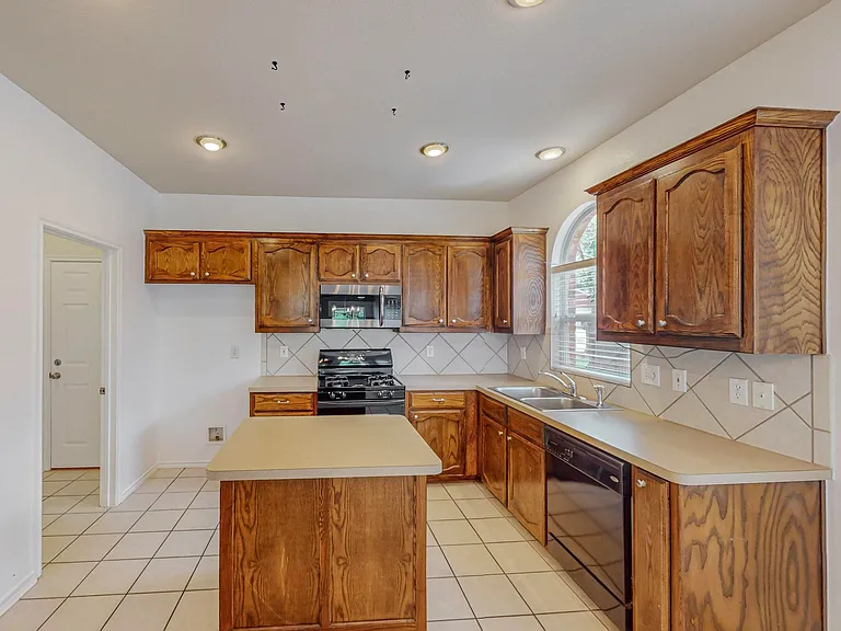 8008 Joshua Tree Ct — Photo 9