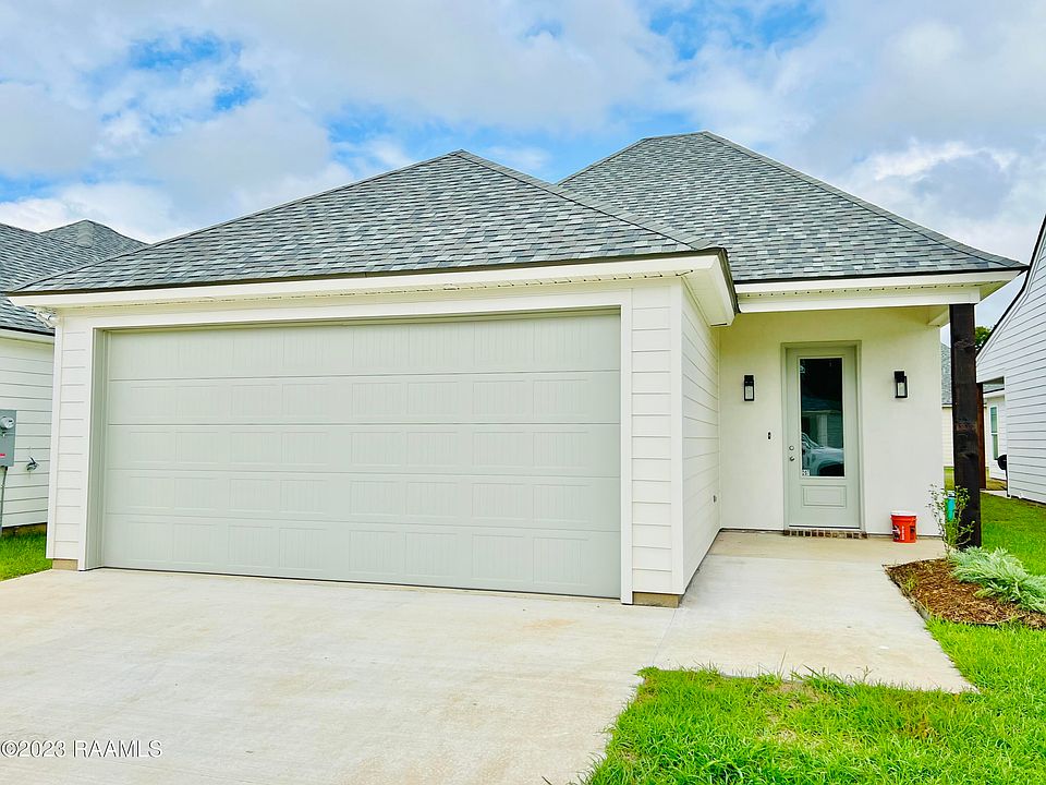 1st image of 207 Berchman Oaks Dr