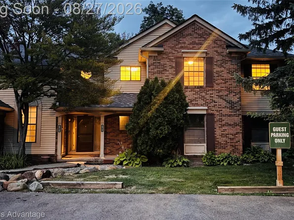 29726 Pine Ridge Cir, Farmington, MI 48331