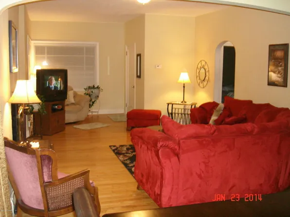 403 14th St S, Fargo, ND 58103