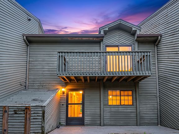 3rd image of 1026 Greystone Cir