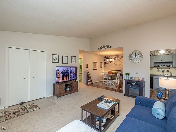 5th image of 27069 Oakwood Cir APT 117W