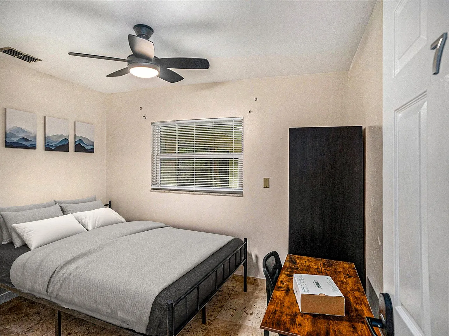 4 bed, 2.0 bath, 1886 sqft, $866 — Photo 1