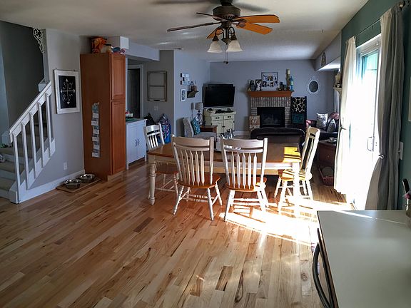 Kitchen (into Family Room)