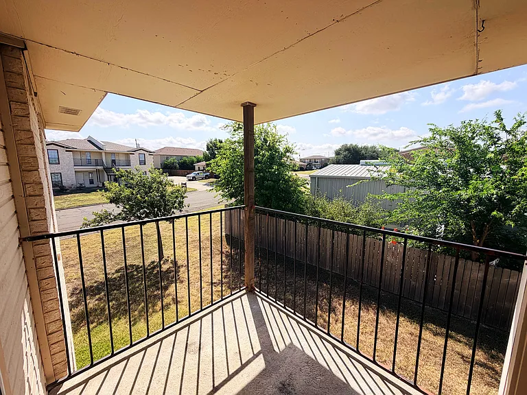 2217-2223 Breezy Dr #2221 — Photo 7