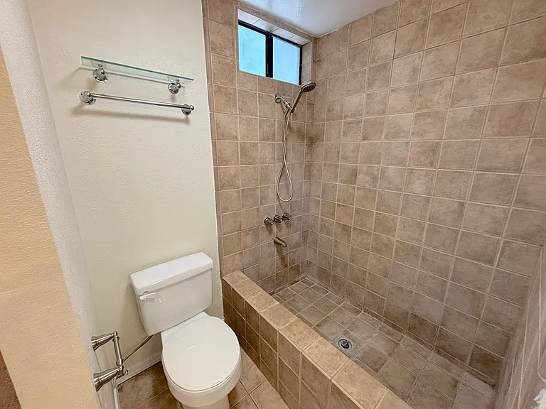 3310 E Collins Ave #1 — Photo 13