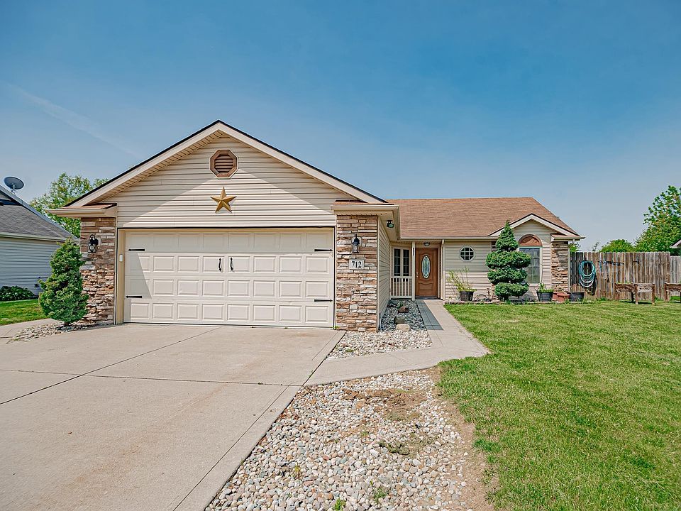 1st image of 712 S Redstone Ct