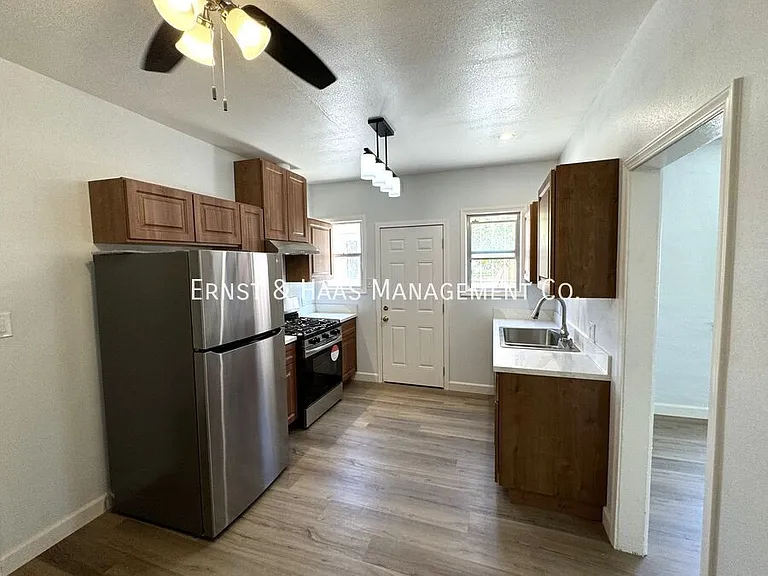 1405 1/2 Olive Ave — Photo 4