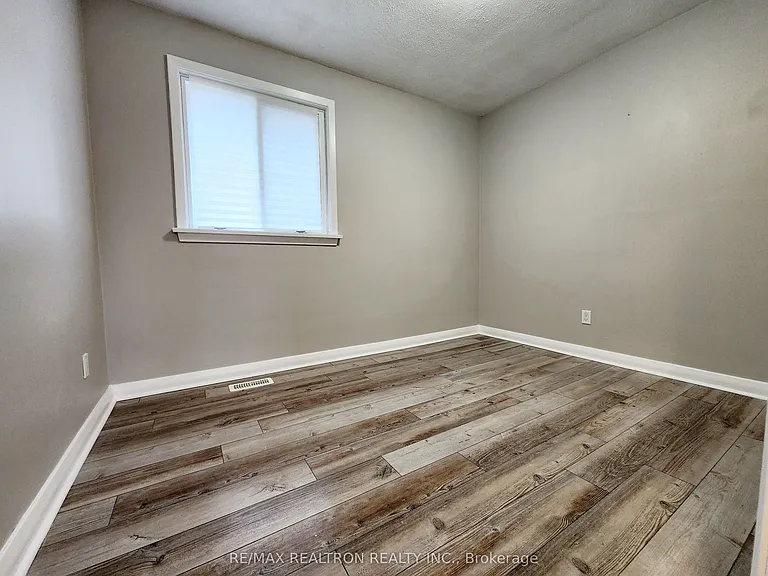 58 Athabasca St — Photo 9