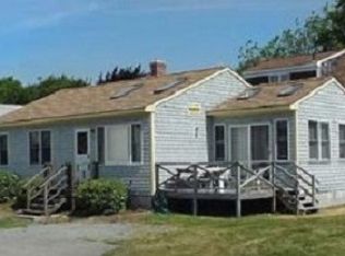 35 Saint James Rd, Narragansett, RI 02882