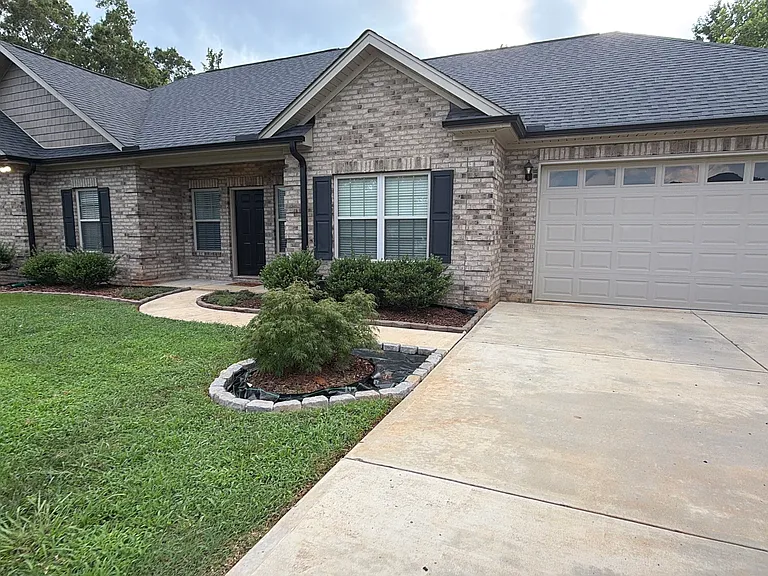 5226 Sustar Dr — Photo 2