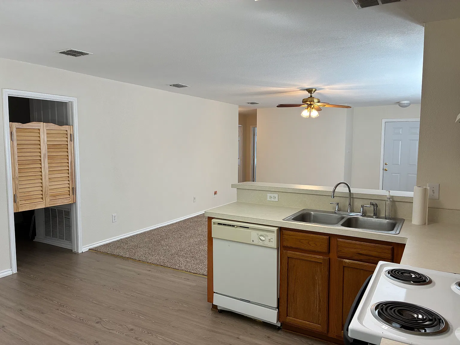 3 bed, 1464 sqft, $1,900 — Photo 4