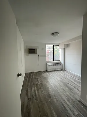 Rented by Avenues Real Estate | media 6