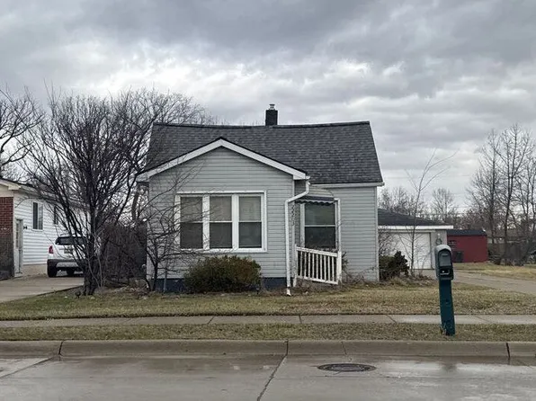 22203 Masonic Blvd, Saint Clair Shores, MI 48082