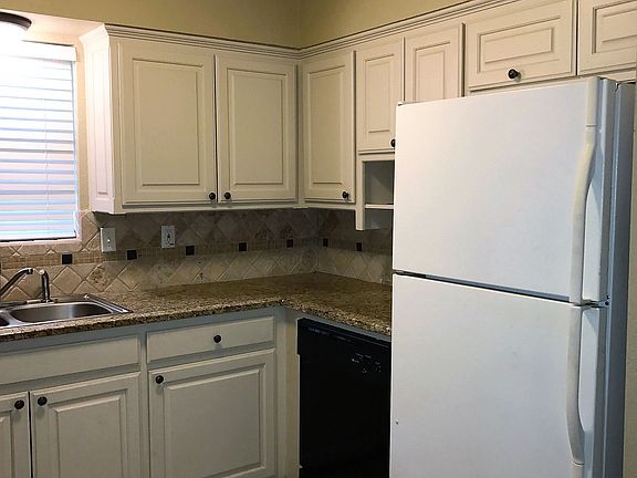 3rd image of 4812 Rollingwood Ct