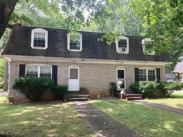 1281 Rosewood Dr NE, Warren, OH 44484