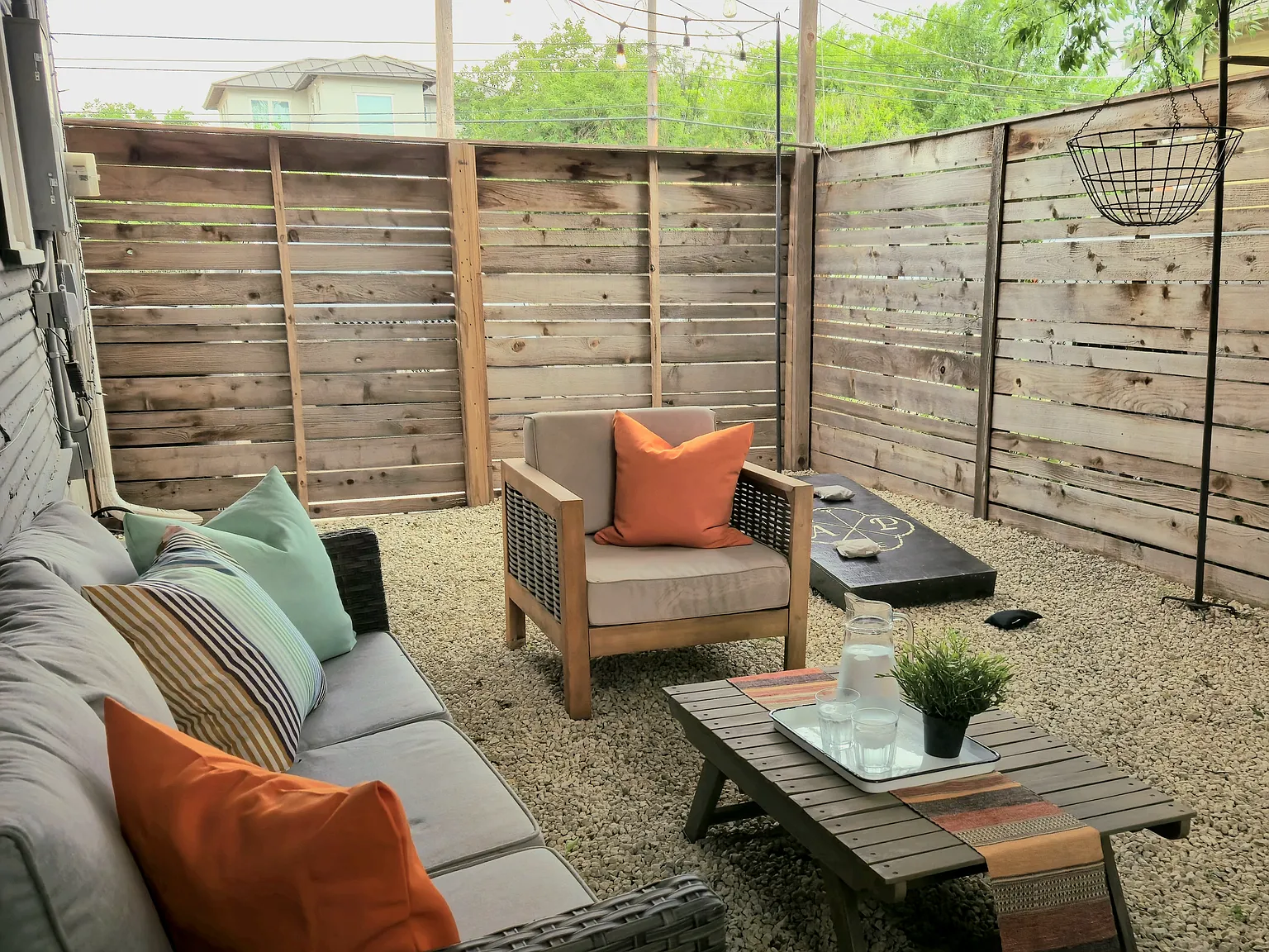 519 E Ashby Pl — Photo 4