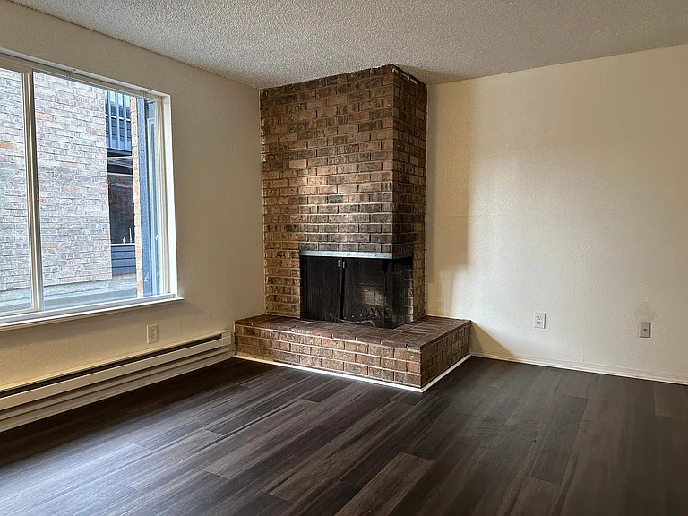 1109 S Woodlawn St #1 — Photo 13