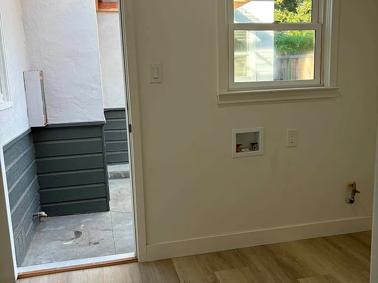 610 E Saint James St — Photo 13
