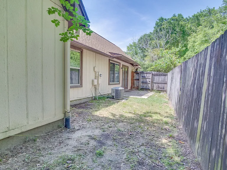 3164 Cedarwood Village Ln — Photo 21
