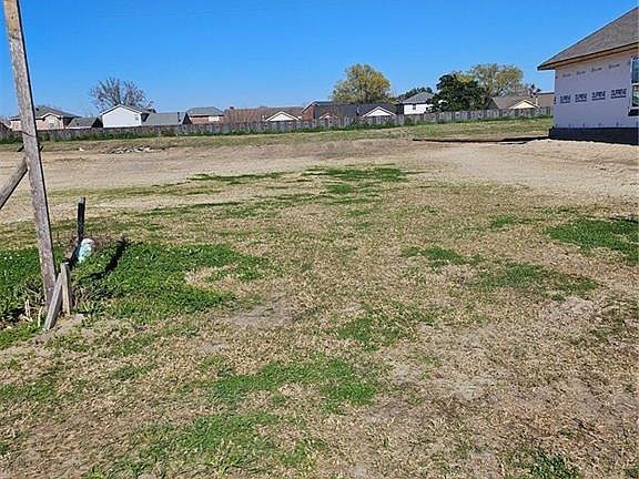 4th image of 733 Rue St